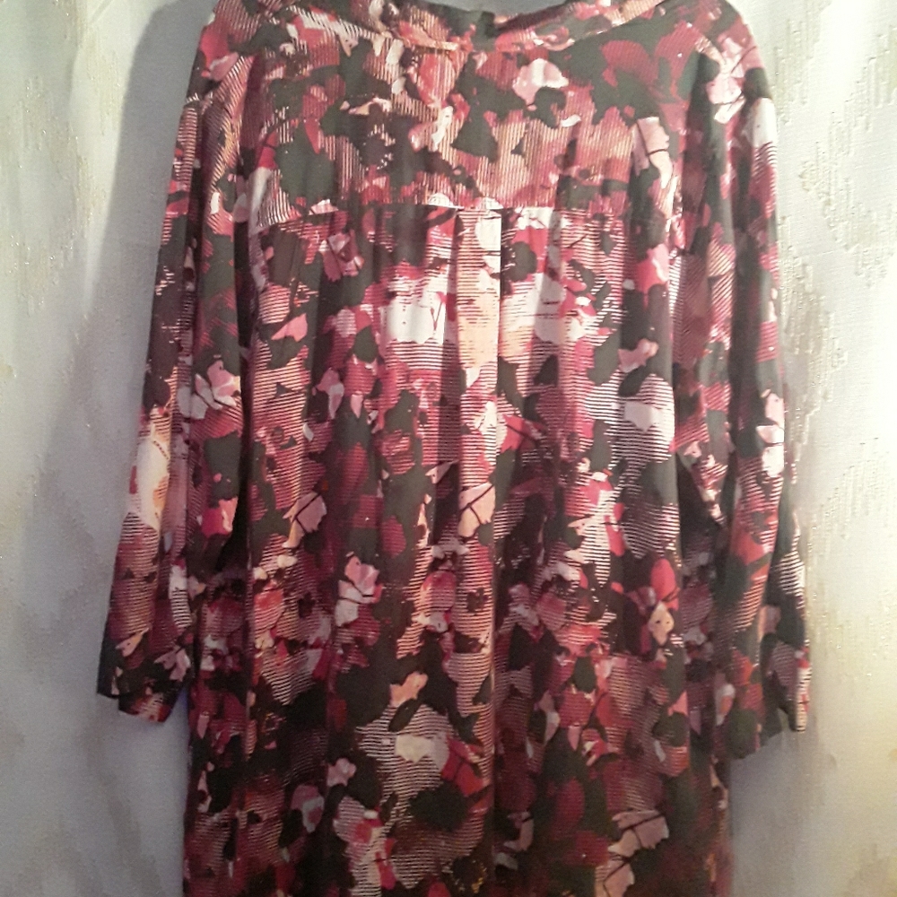 Multi color quarter length sleeve collared top